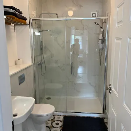 2 Bedroom Town Location * Эннискорти